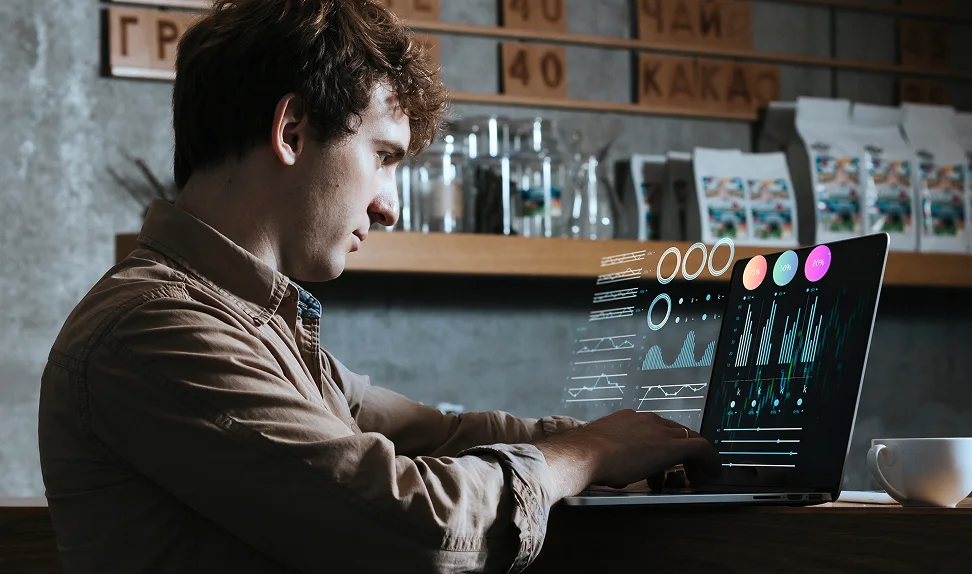 User Experience Monitoring for Digital Service Platforms: