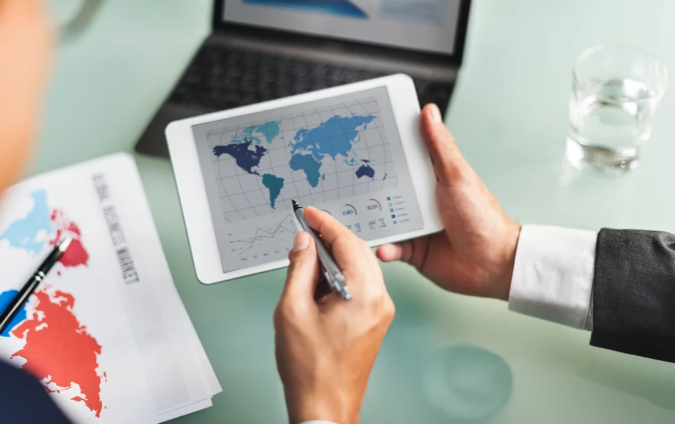 Real-Time Cargo Tracking & Visual Analytics: